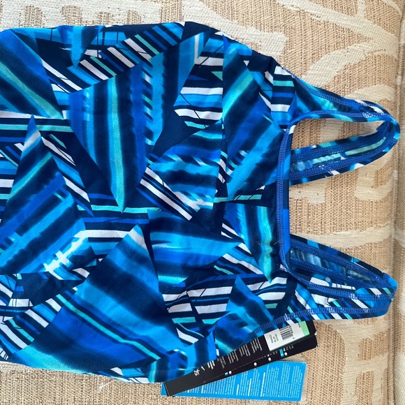 Beand new bathing suit one piece size speedo - Picture 4 of 6